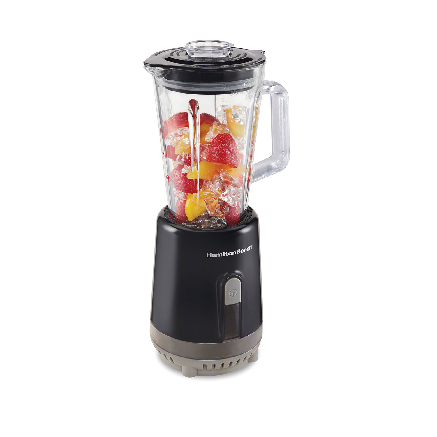 Einzelportionsmixer Hamilton Beach 51157 mit einem 20-ounce fassenden Glaskrug samt Deckel auf einer schwarzen Basis.