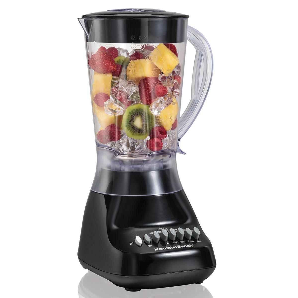 Hamilton Beach Smoothie 10 Speed Blender mit einer markierten Kanne mit 56-ounce, wie auf der exakten Produktseite 50167 abgebildet; arrangierte Lebensmittel belegen nicht den Lieferumfang.
