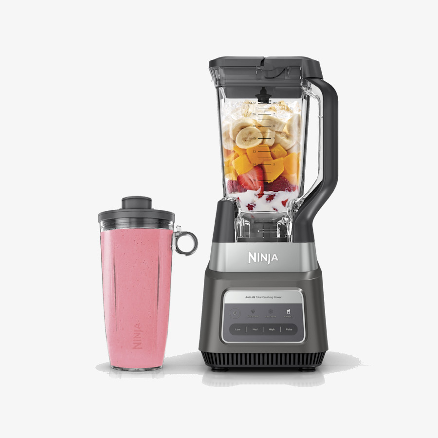 Dark Silver IQ701SL with 72-ounce pitcher and one personal cup