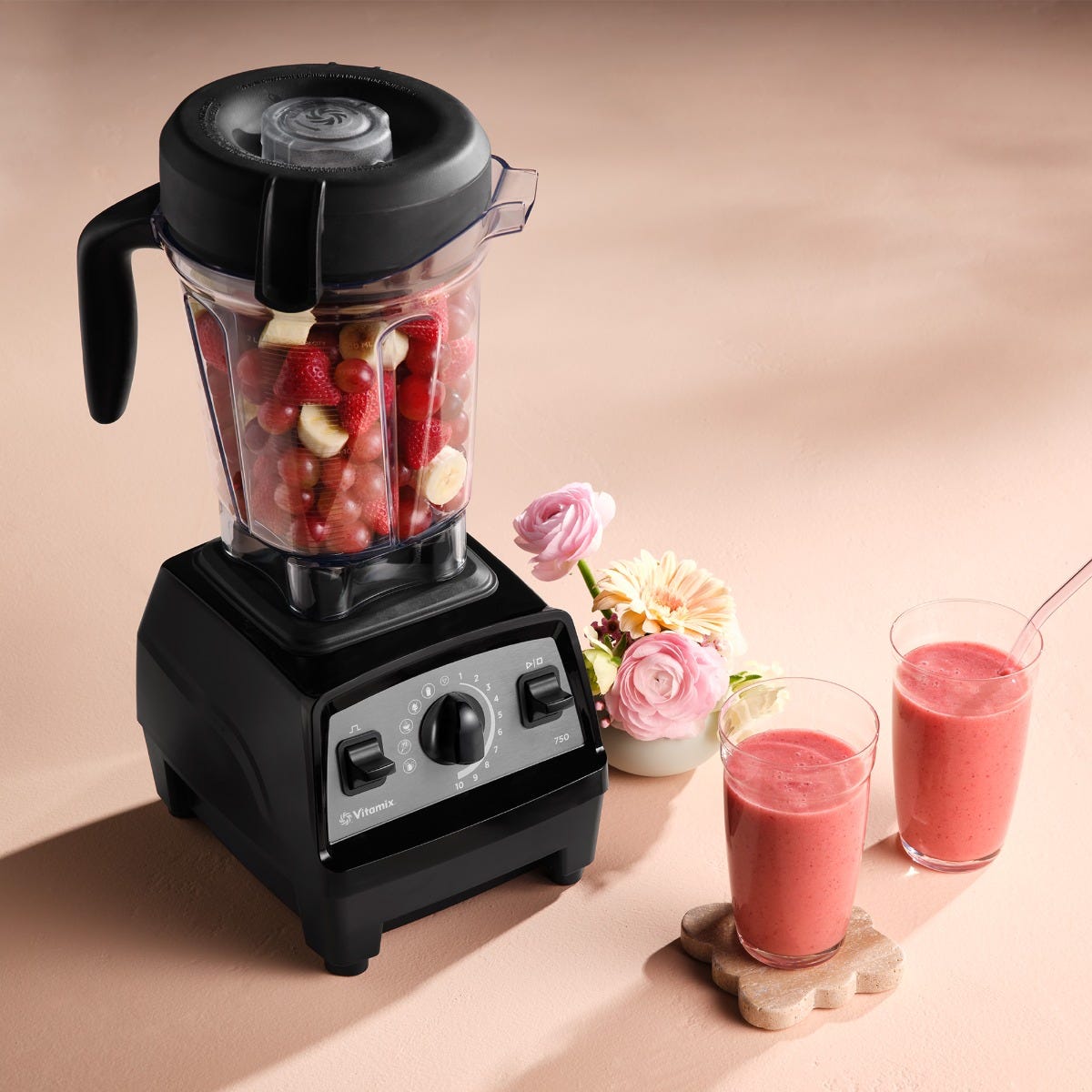 Black Propel 750 with one 64-ounce low-profile container